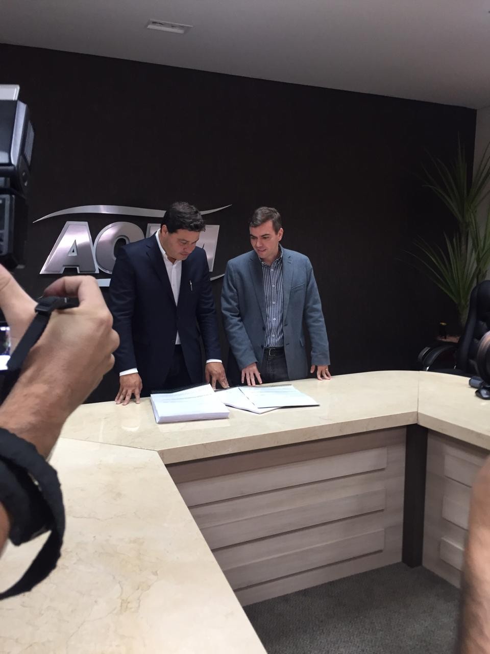 Projeto para licitar PR-317 é entregue ao Governo do Paraná