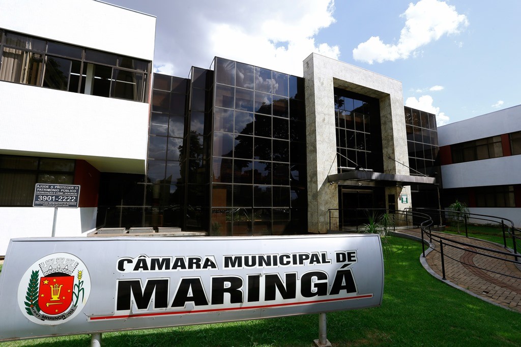 TCE dá parecer contrário a 13º e férias para vereadores de Maringá nesta legislatura