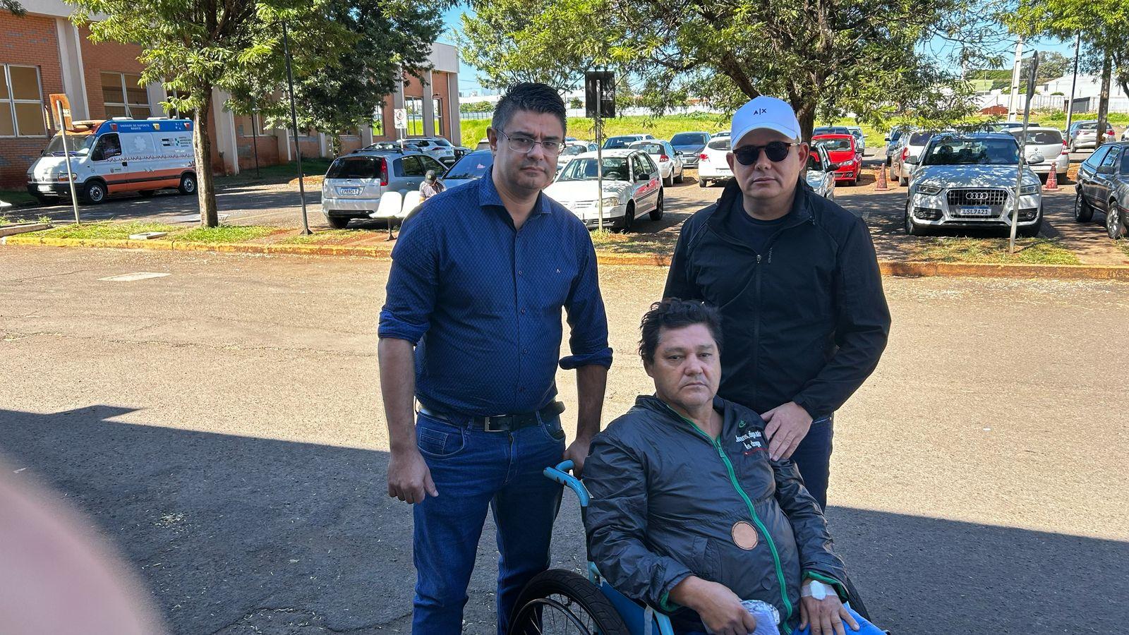 Ciclista atropelado por carro de luxo tem alta hospitalar