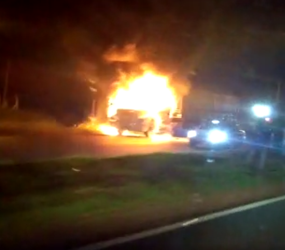 Caminhão pega fogo na PR-317
