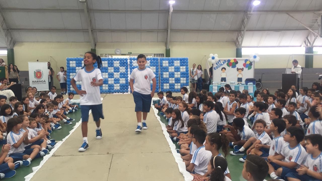 Material escolar começa a ser distribuído na rede municipal em Maringá