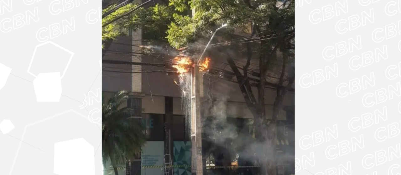 Bombeiros combatem incêndio em rede elétrica e orientam a população