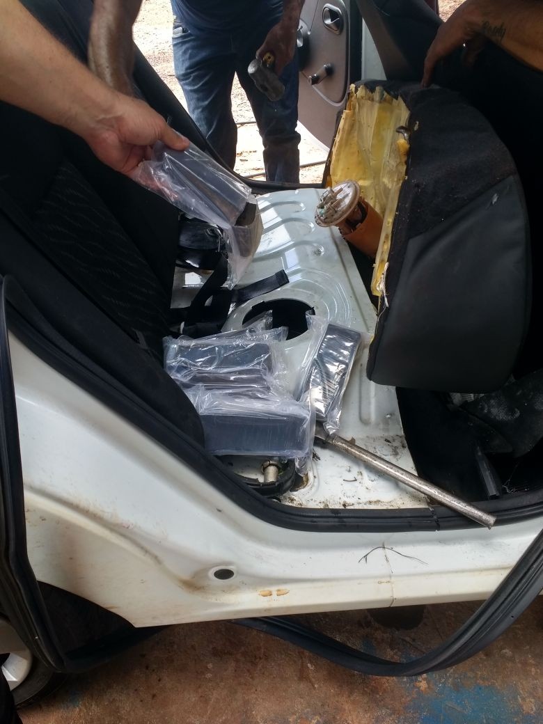 PRE apreende 12 kg de haxixe em veículo