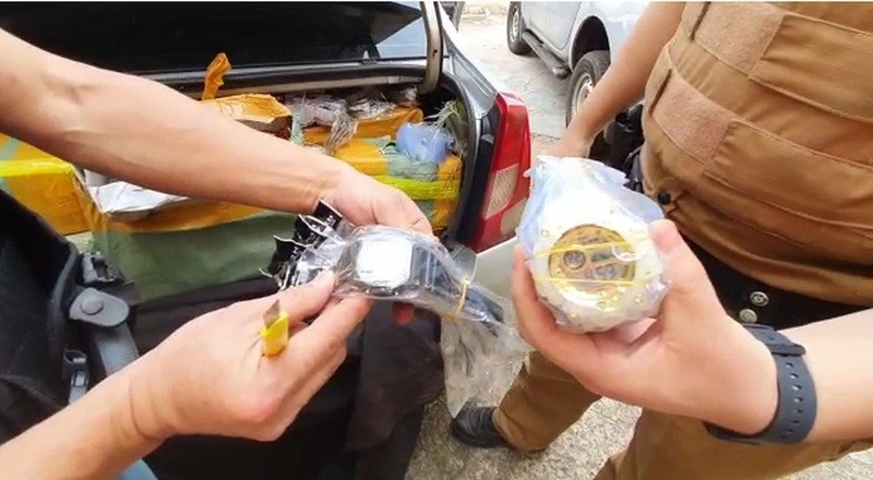 Homem é preso com relógios contrabandeados