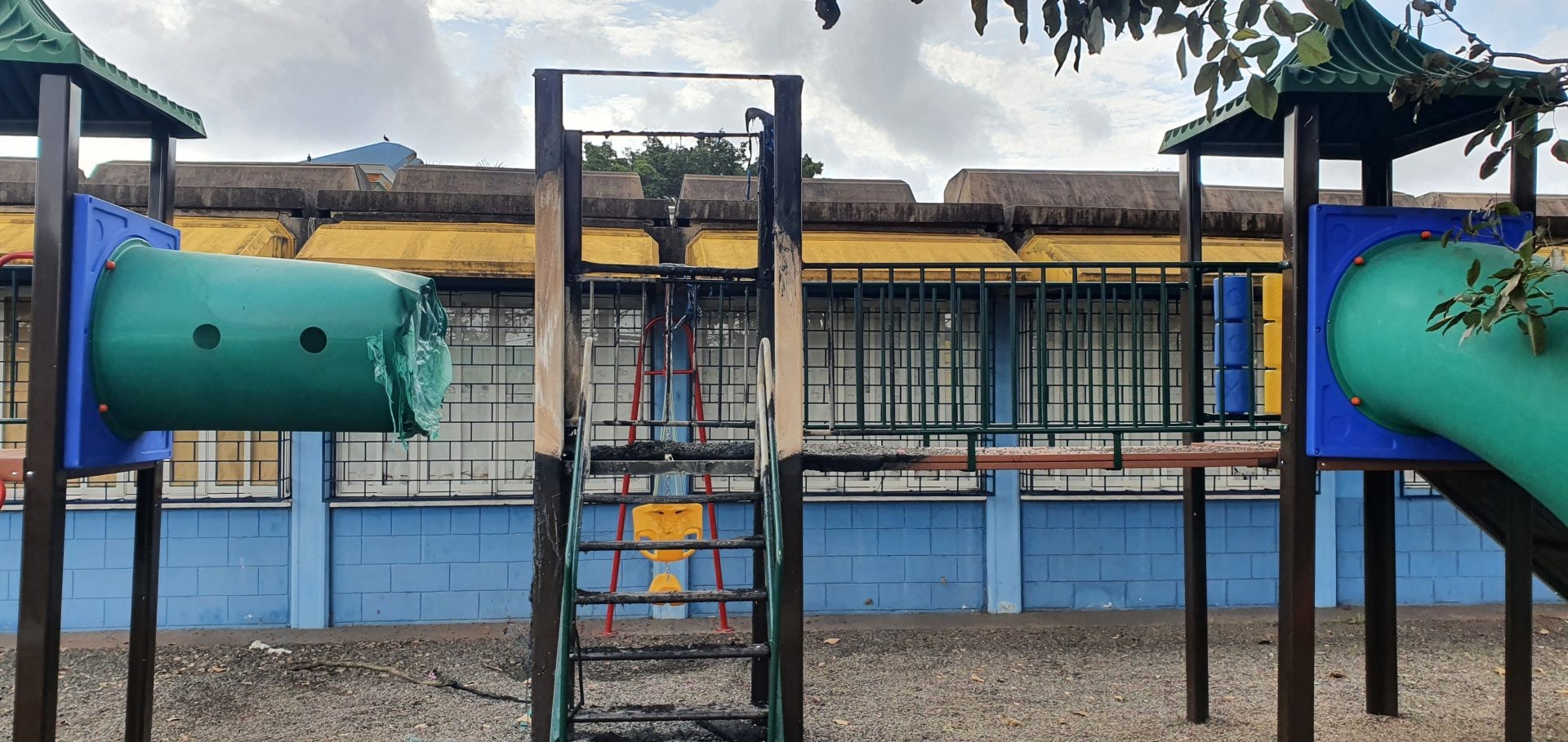 Vândalos invadem Cmei e colocam fogo em parque infantil em Sarandi