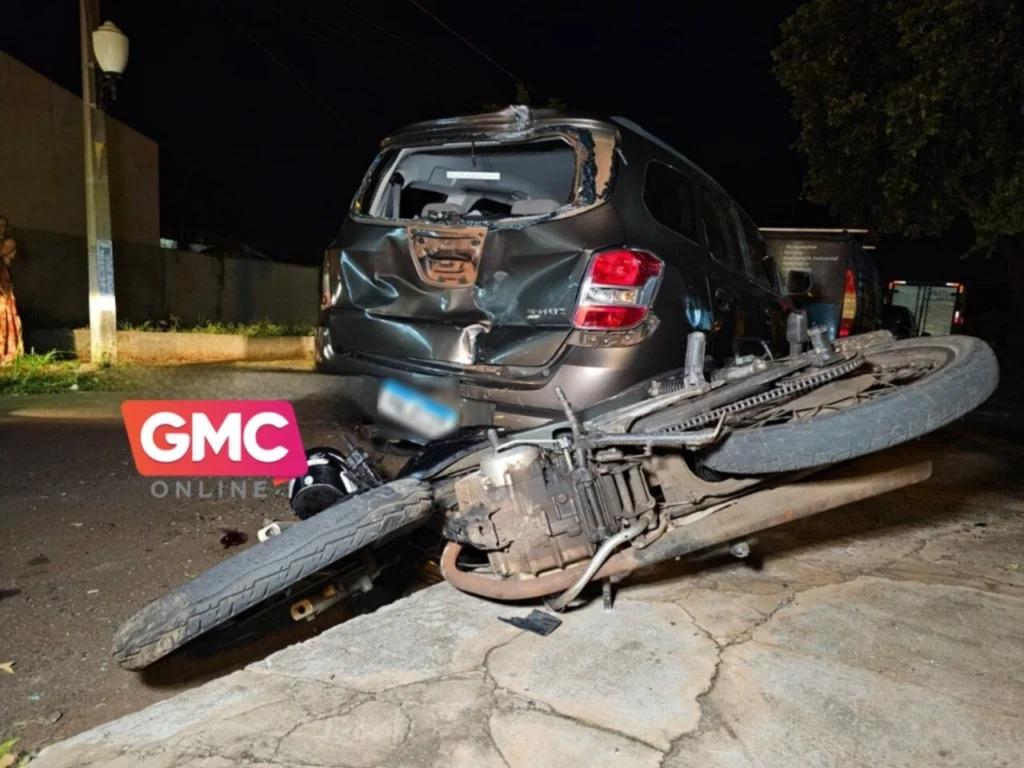 Motociclista fica gravemente ferido após acidente em cruzamento de Sarandi, vídeo