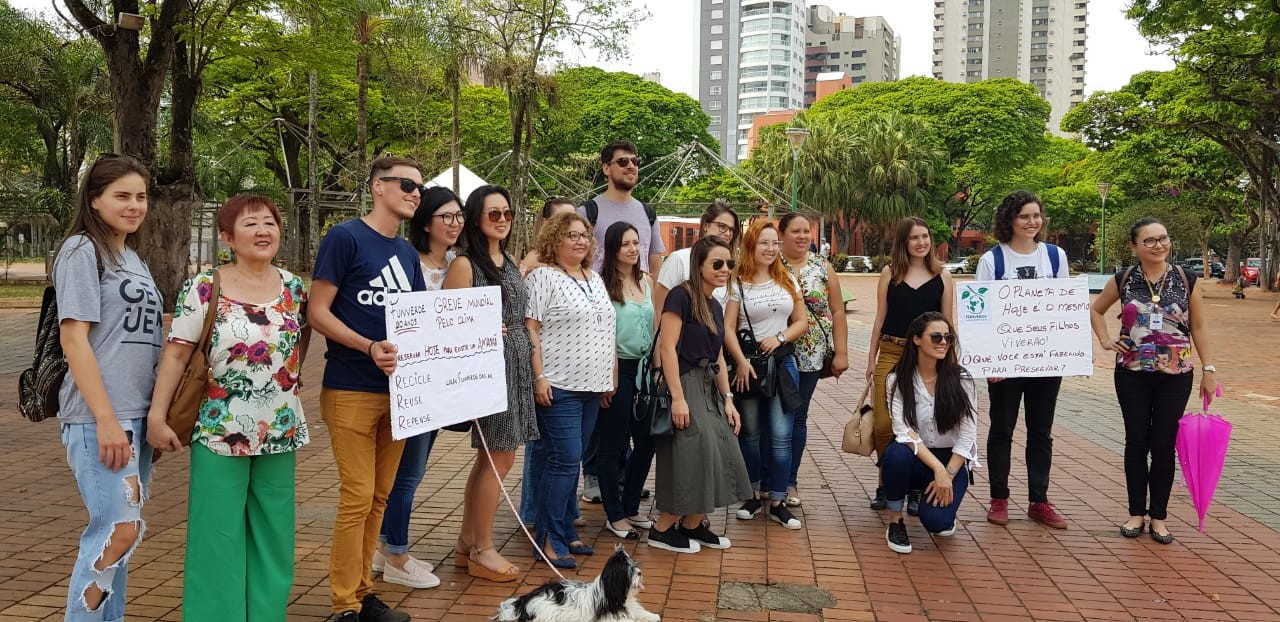 Jovens se mobilizam em protesto contra as mudanças climáticas