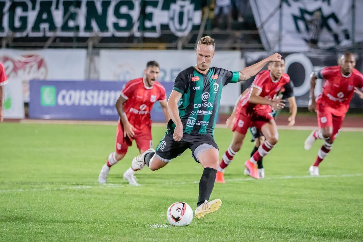 Maringá FC vence o Rio Branco e dorme na liderança do Paranaense