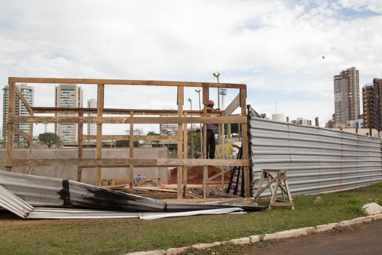 Após rompimento de contrato, construção da pista de skate é retomada