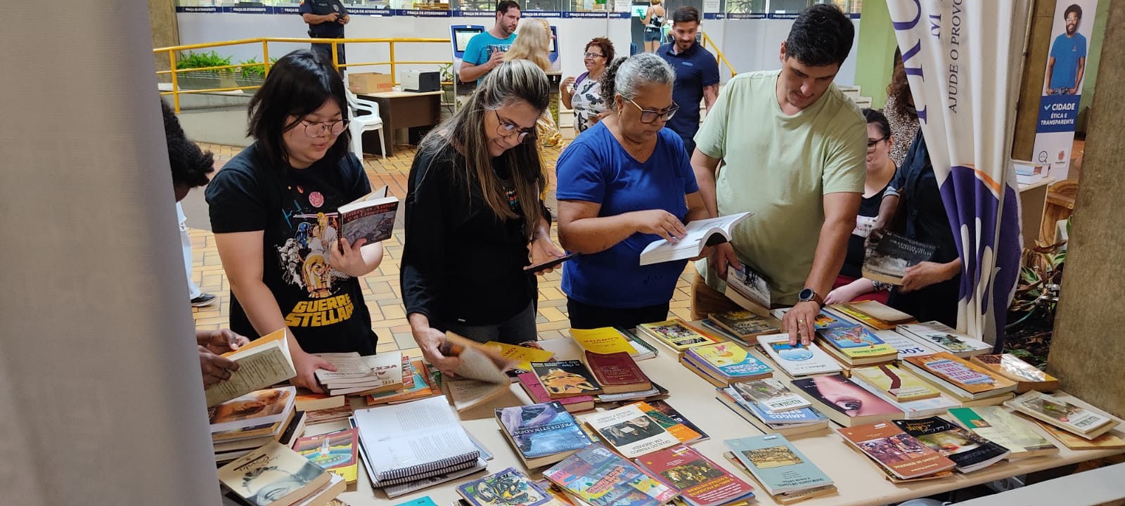 600 livros podem ser levados para casa até o dia 28 deste mês