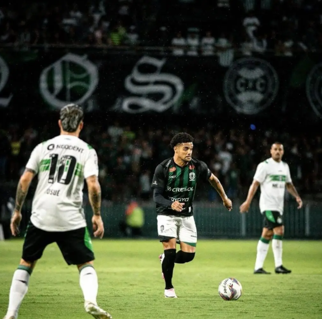 Maringá empata com Coritiba e avança para as semifinais do Paranaense