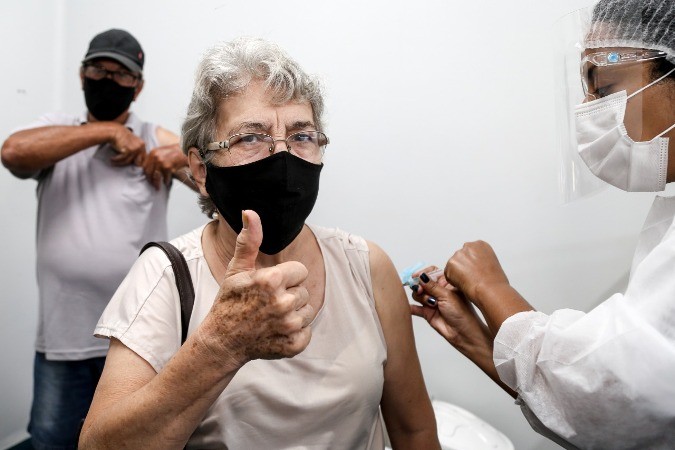 Maringá vacina idosos com 67 anos ou mais nesta terça-feira (30)