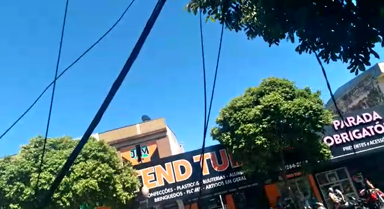 Ouvinte reclama de fiação solta no centro de Sarandi