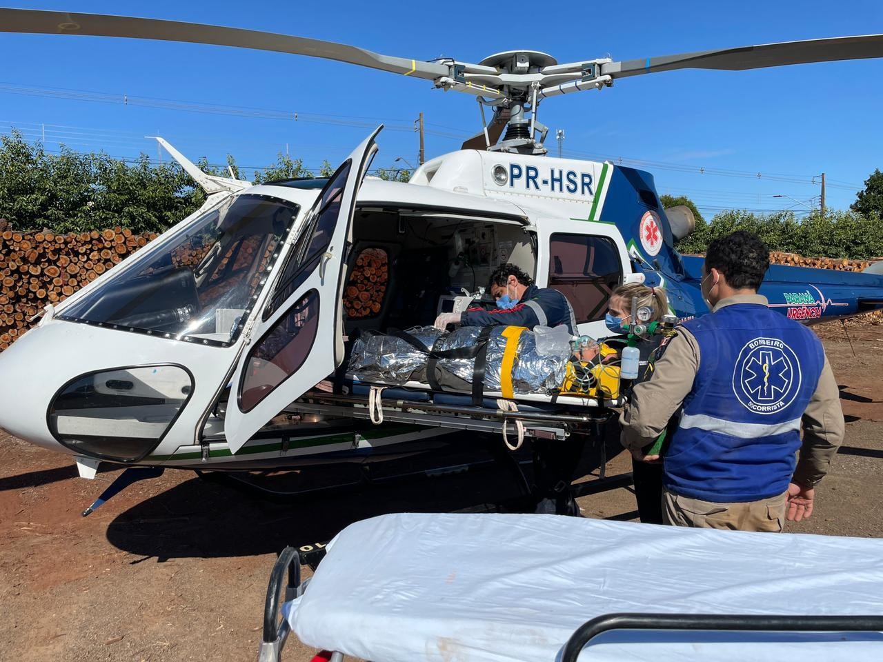 Bombeiros relatam dificuldade de resgate em ocorrência de soterramento em silo