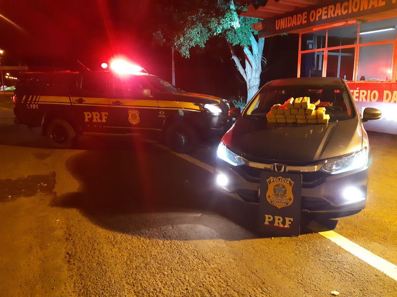 Rapaz é preso transportando drogas em tanque de combustível