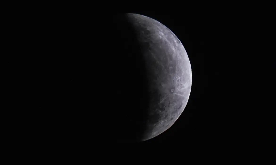 Eclipse parcial da Lua poderá ser visto dia 17; e será noite de Superlua