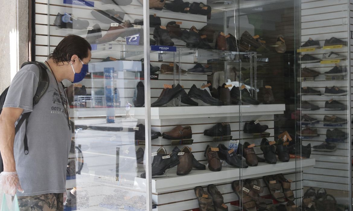 Municípios da região de Maringá vão abrir o comércio nesse sábado (12)