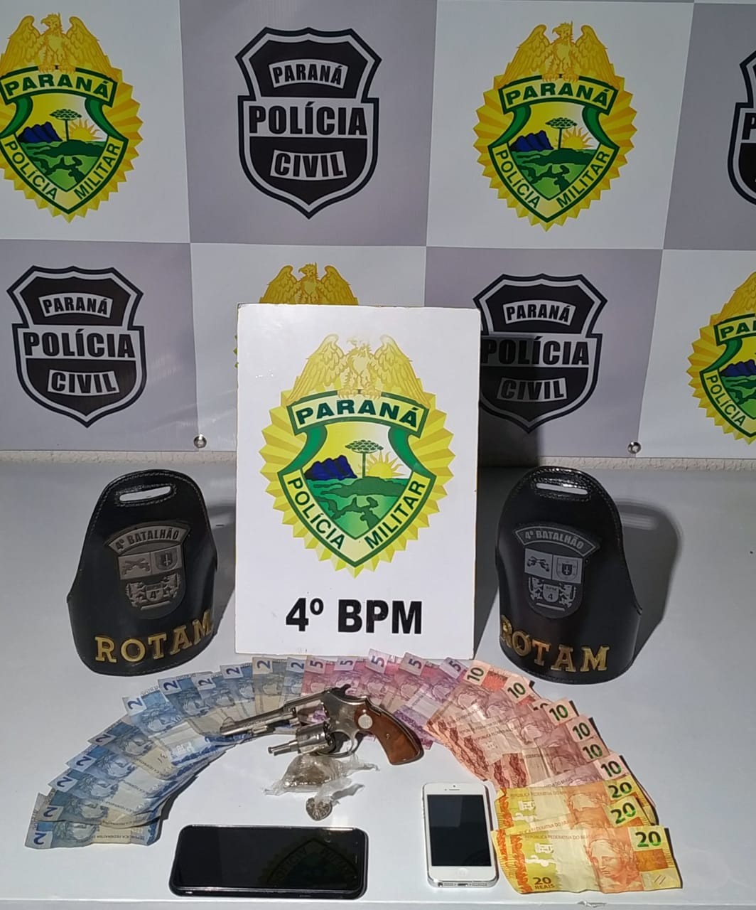 Tio e sobrinho são presos por tráfico de drogas no Conjunto Requião