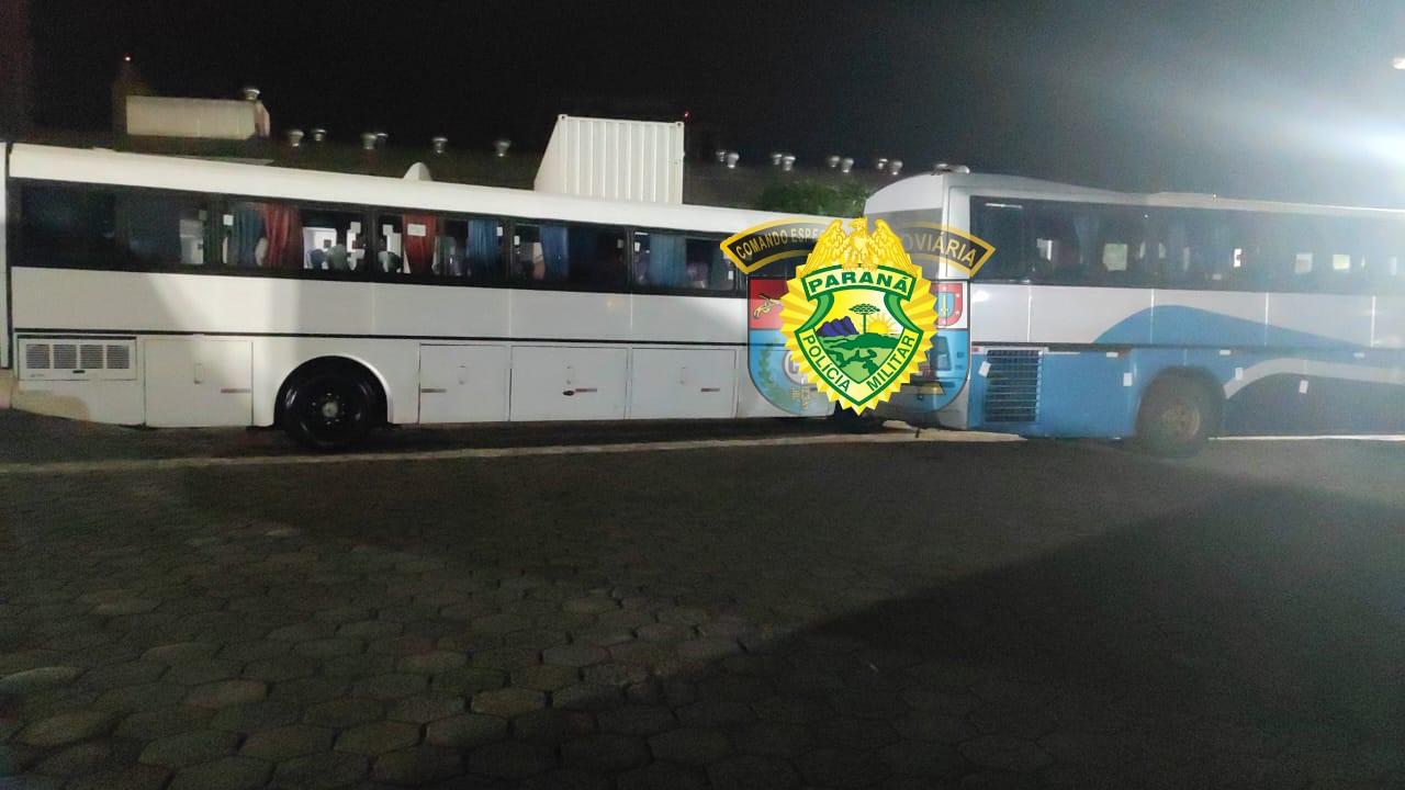 88 passageiros de dois ônibus são flagrados com descaminho
