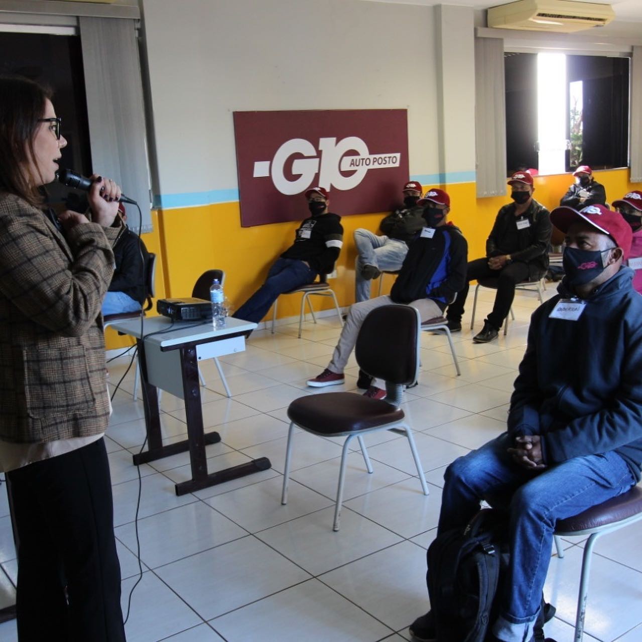 Por falta de mão de obra qualificada, posto de combustível de Maringá investe em treinamento