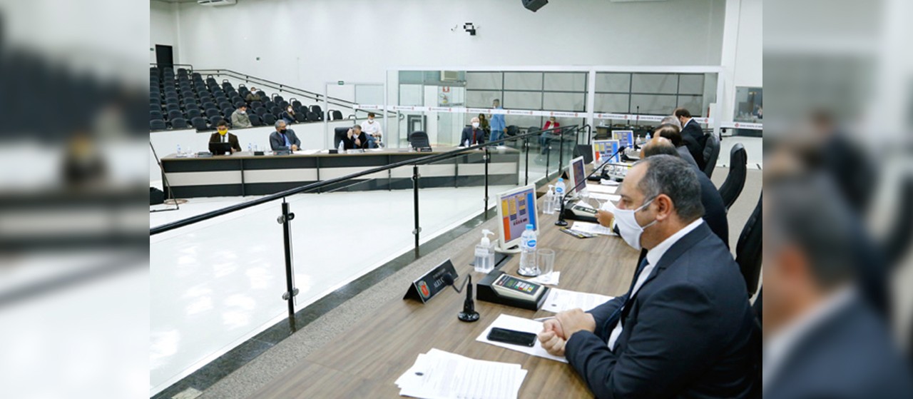 Projeto entra em pauta no dia em que toque de recolher é restabelecido