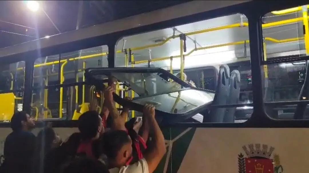 TCCC registra queixa contra vandalismo em ônibus
