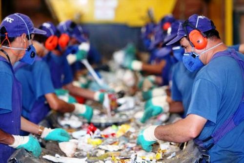 População ainda tem dificuldade em separar lixo orgânico do reciclável
