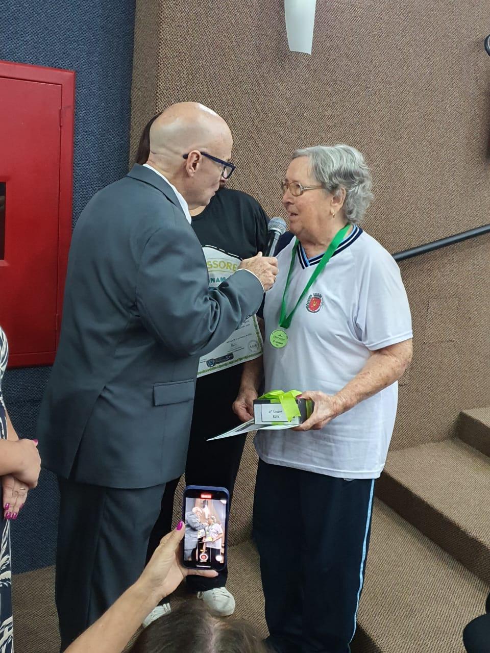 Aluna do EJA, de 89 anos, conquista o 2º lugar em concurso de redação