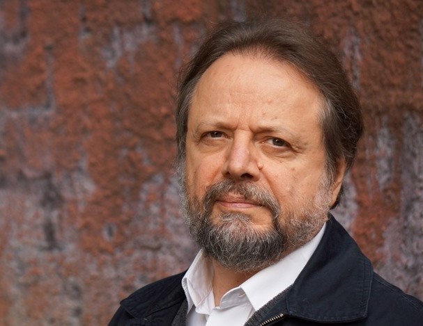 ‘Vida comum é sempre uma boa matéria-prima para a literatura’, diz escritor