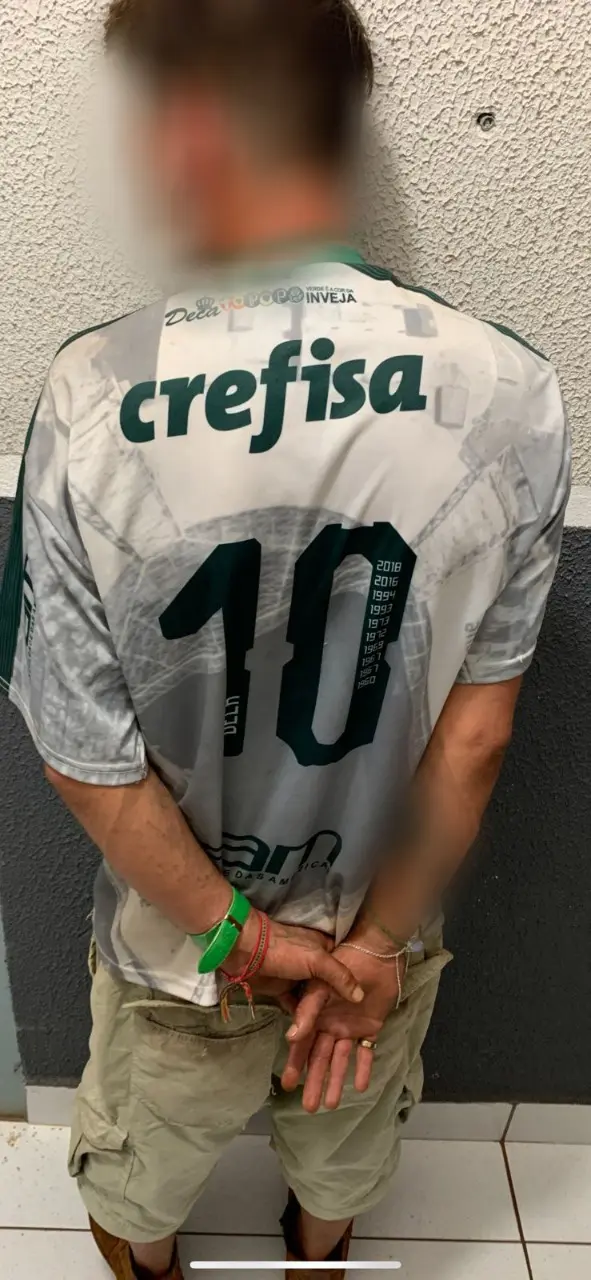 Homem é preso por passar a mão nos seios de uma mulher dentro de ônibus em Maringá