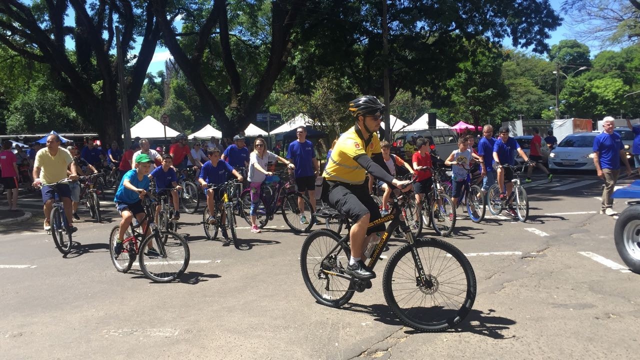 Pedalada alerta maringaenses sobre vacinação contra pólio