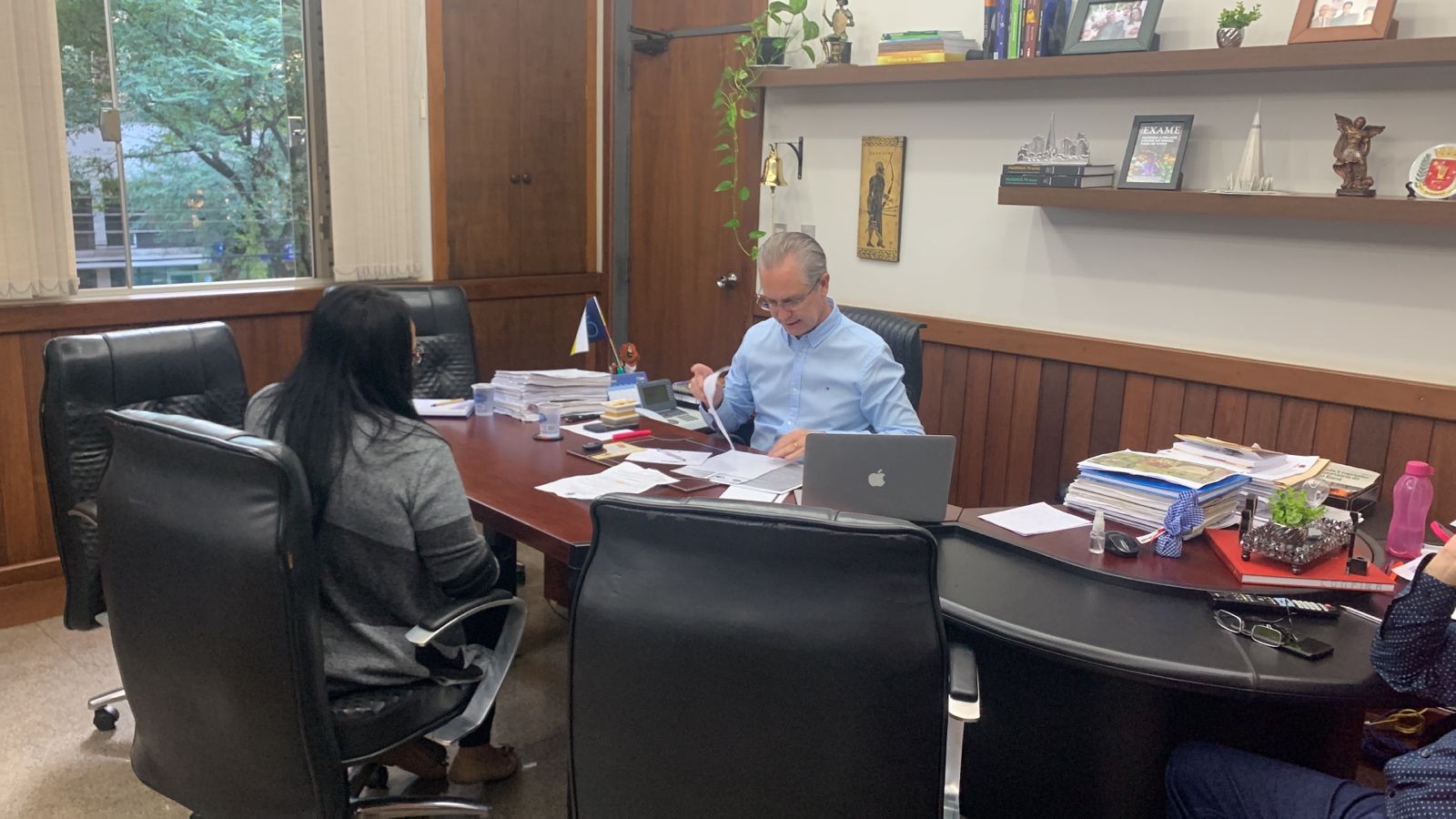 Prefeito recebe demandas da população em gabinete aberto