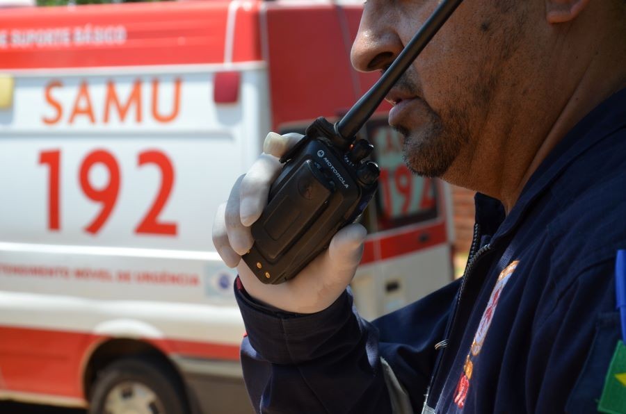 Criança é socorrida em estado grave ao se afogar em parque aquático