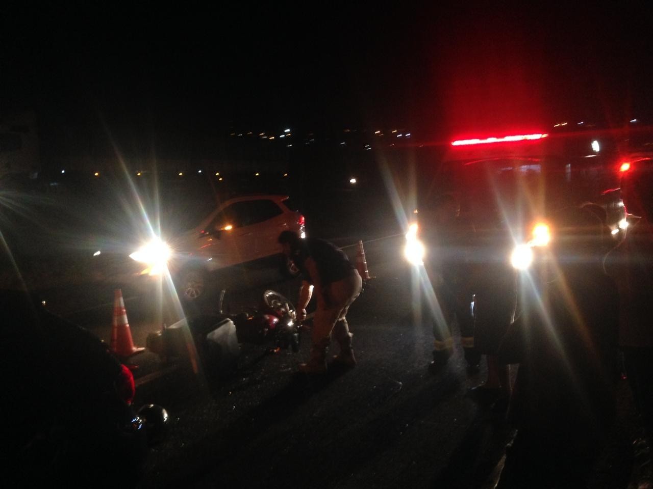 Motociclista fica ferido em acidente na BR-376