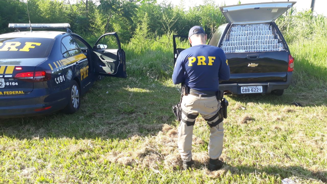Contrabandista foge, mas carga de cigarro é apreendida pela PRF