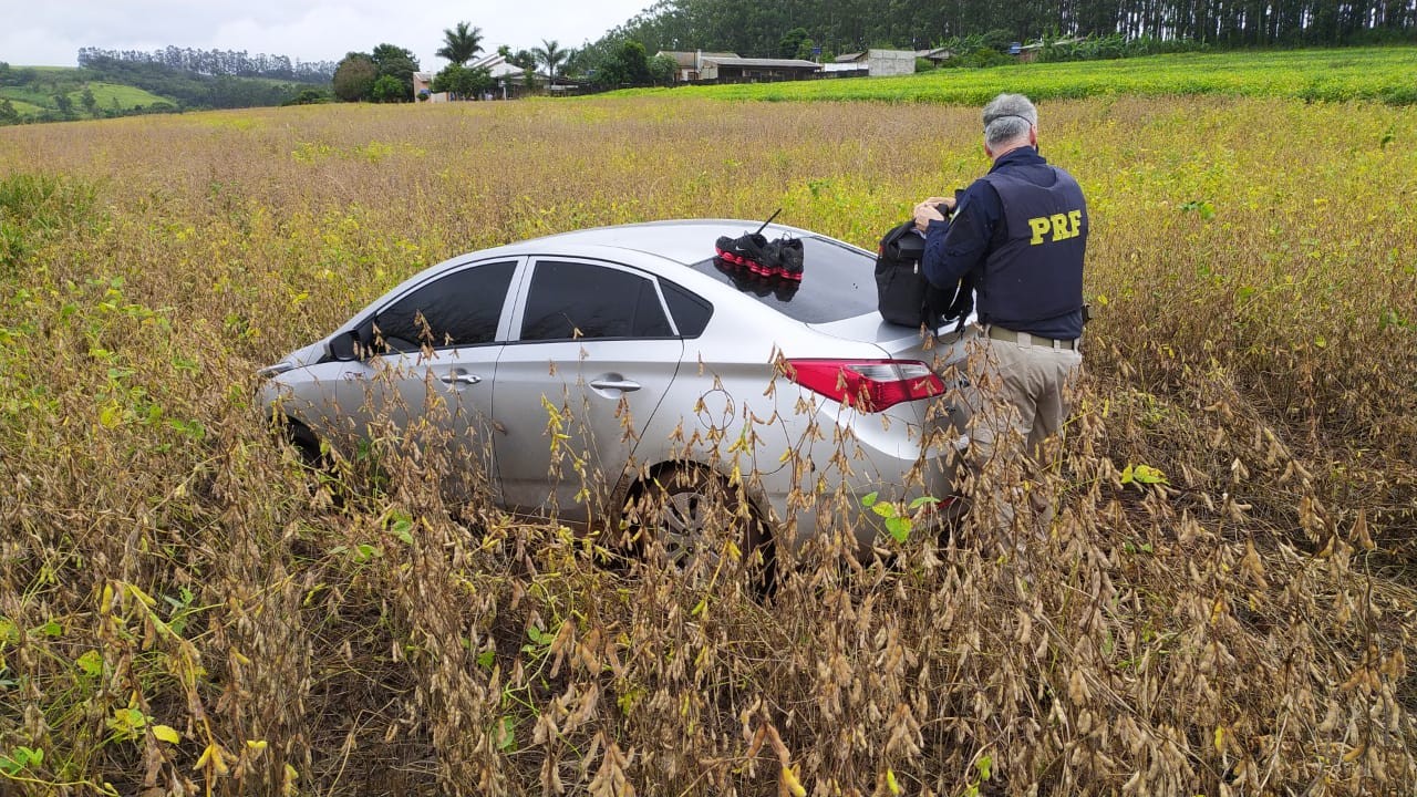 Com mandado de prisão por sequestro de gerente de banco, motorista foge de abordagem da PRF, mas acaba preso