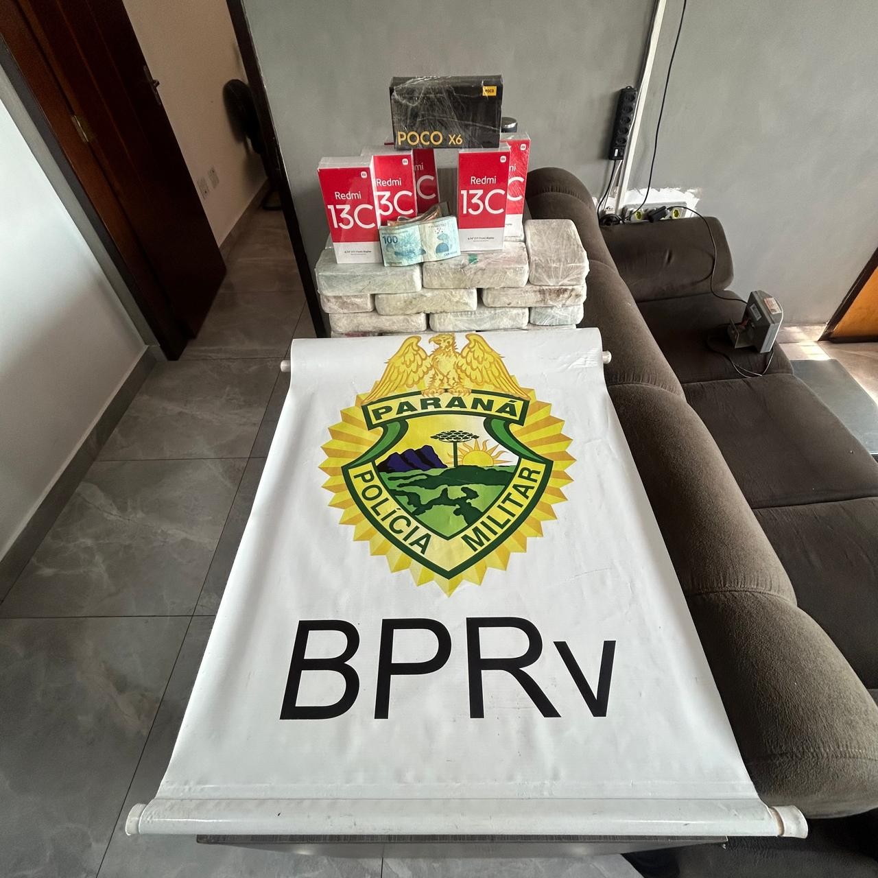 Carreta do Paraguai é apreendida com 20kg de crack