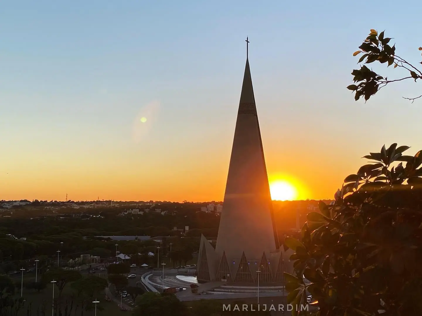 Calor intenso e tempo firme nesta quinta-feira (20) em Maringá, indica previsão