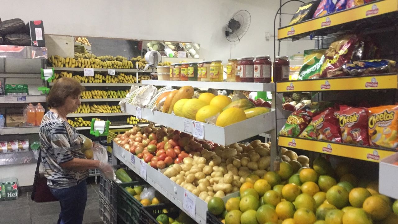 Chuva reduz qualidade e aumenta preço