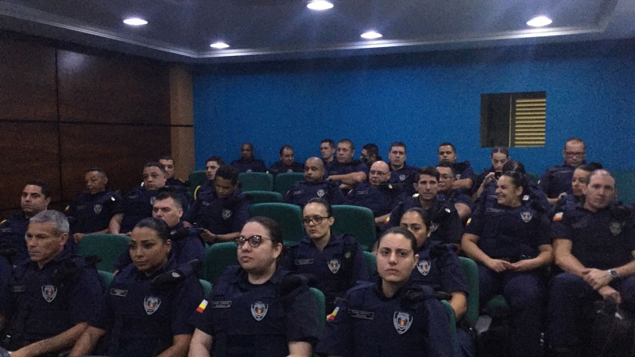 Começa treinamento específico para uso de pistolas