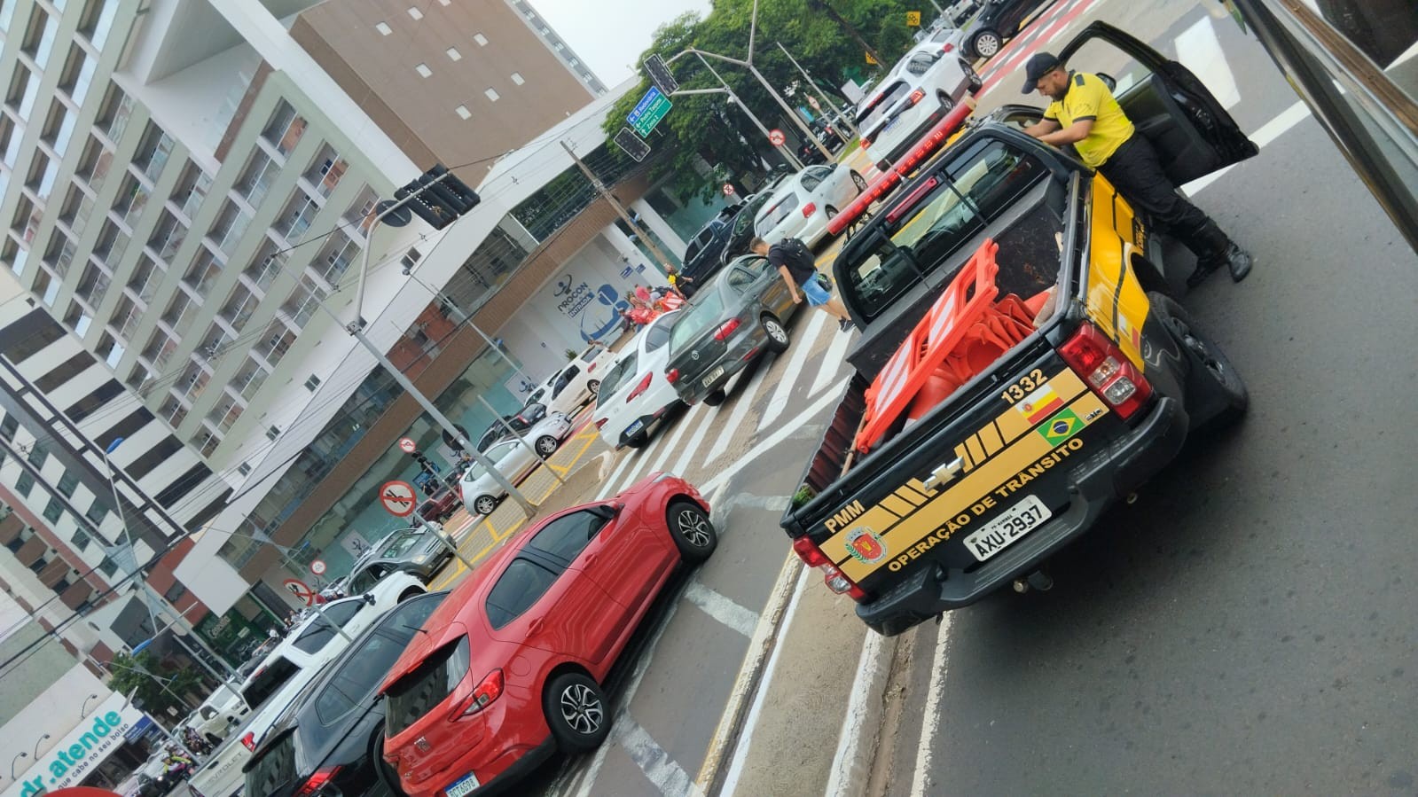 Vários semáforos estão desligados no centro de Maringá