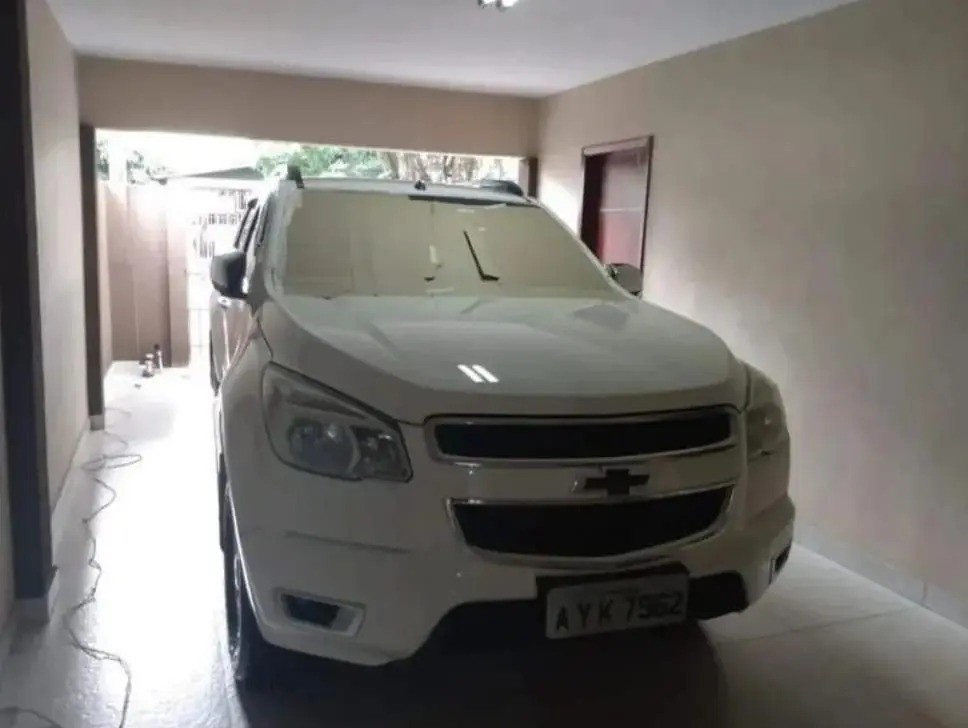 Casal é assaltado quando chegava em casa com a filha e tem camionete levada em Maringá