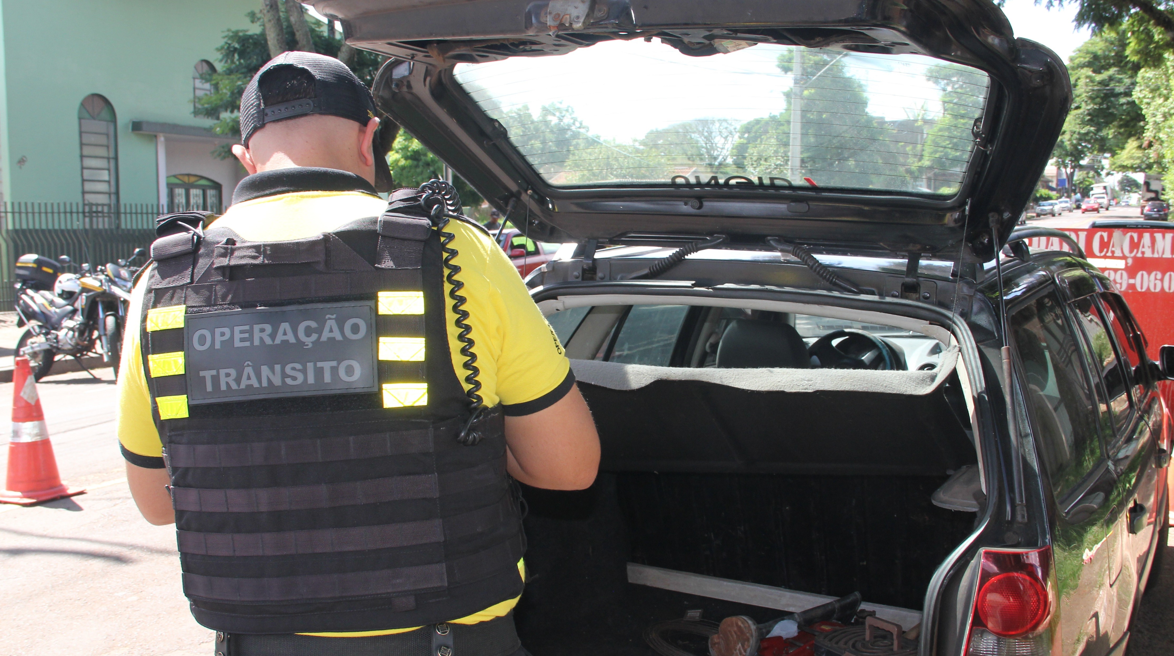 Carro com R$ 30 mil em multas é apreendido no distrito Iguatemi, em Maringá