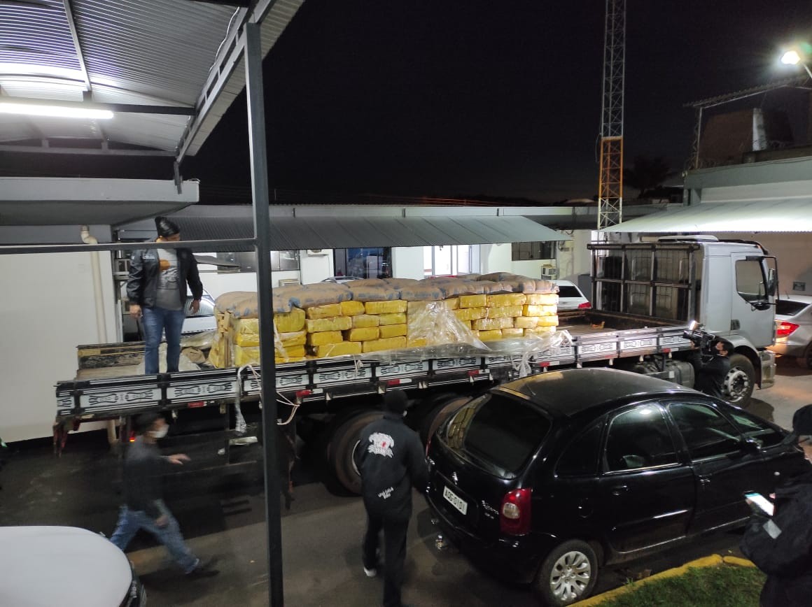 PC apreende quase quatro toneladas de maconha em Umuarama