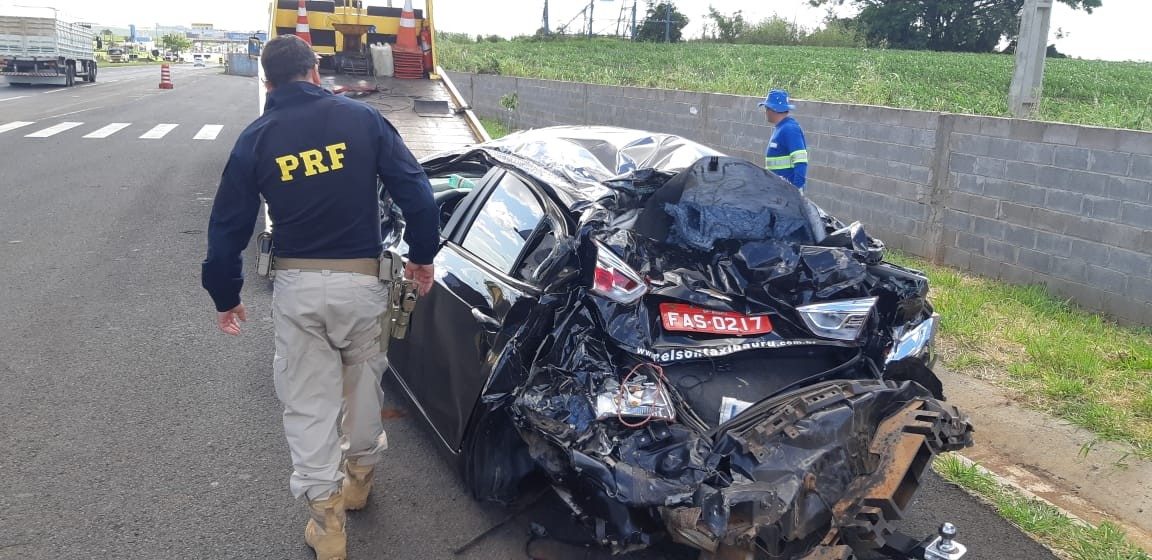 Veículo sofre acidentes simultâneos perto do Contorno de Mandaguari