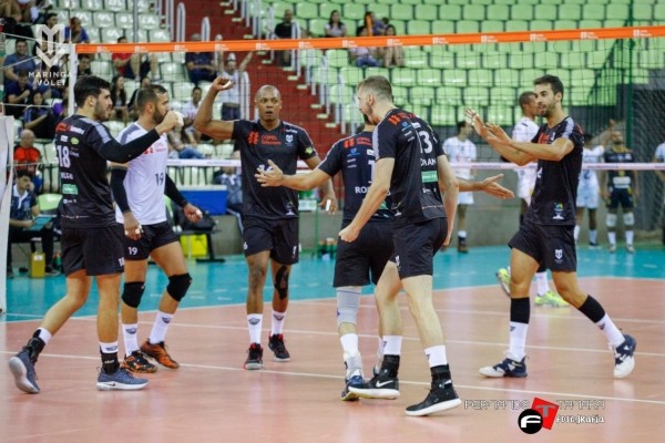 Na estreia da Superliga, Copel Telecom perde para Sesc-RJ