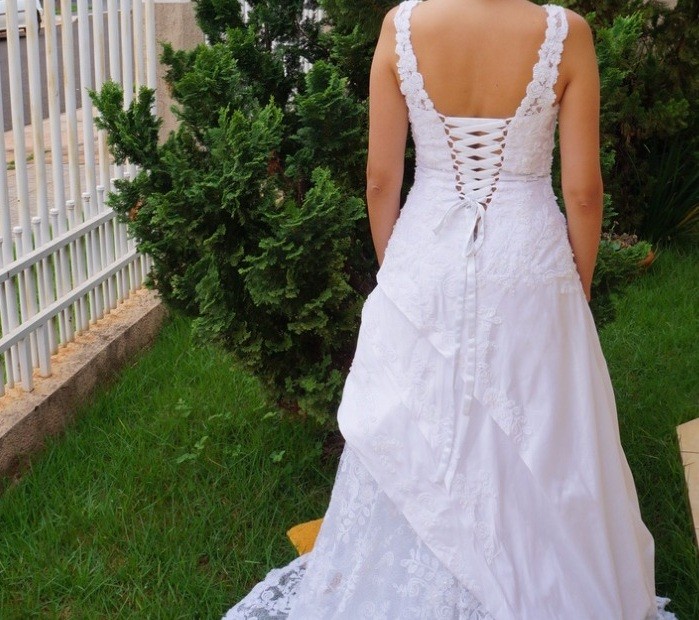 Bazar vende mais de 100 vestidos de noiva usados em Maringá