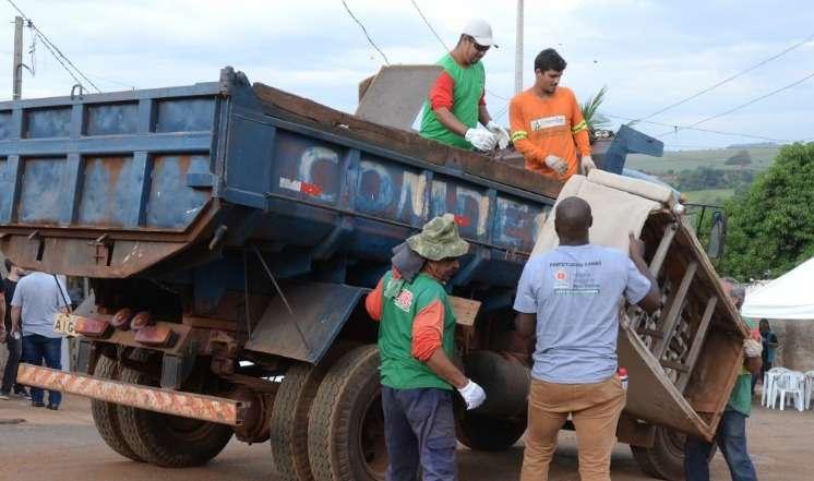 Cambé recolhe mais de 400 toneladas de lixo em mutirão contra a dengue