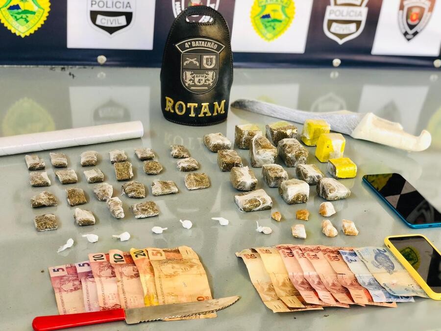 Dupla é presa com maconha, cocaína e crack em Maringá