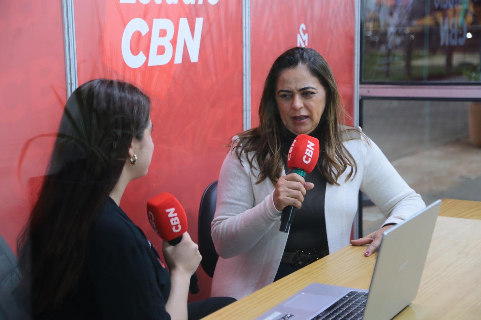 Mais diferentes raças continuam chegando para exposição na Feira